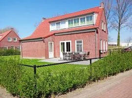 House in Netherlands for 8 with Modern Comfort