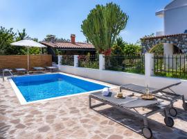 Villa Elysian Private pool & garden view, хотел в Antimácheia