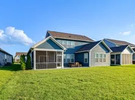 Beach Shuttle! Spacious Bishop’s Landing Retreat