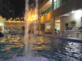 Aurora Family Hotel, hotel en Peruíbe