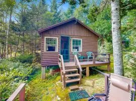 Lake Views! Small Group Getaway in Northport