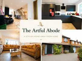 Artful Abode - 4BR House, Garden Patio, Parking, Sleeps 8
