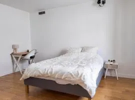 Cozy studio - Video projector and close to Paris