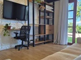 Apartamento amplo com Pátio Gramado! Ar Cond!