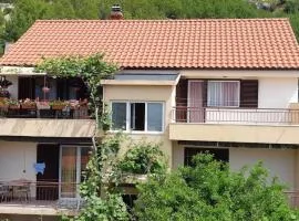 Apartments with parking space Dugi Rat, Omis - 26025