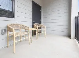 Landing Amazing 1BD Yoga Studio Clubhouse
