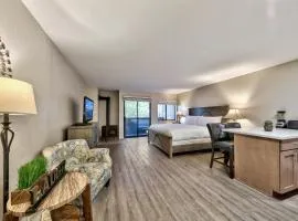 Lakeland Village #107 Laugh & Love Updated Studio