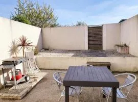 Maison en pierre au centre bourg - 6 pers. - FR-1-879-6
