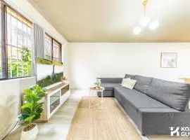KozyGuru | Cabramatta | Spacious 3BR Townhouse