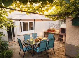 Maison cosy jardin barbecue portes de Clermont, hotel a Romagnat