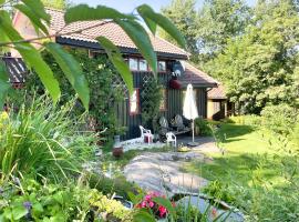 All-Season Cabin With Fjord View In Mandal, hotel i Mandal
