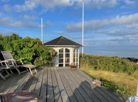 Bright Beach Villa With Sea Views To Hesselø Bay、Vejbyのホテル