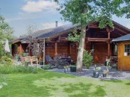 Charming Cabin With Wilderness Hot Tub
