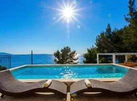 Villa St Martin-Reef - Exclusive Seafront Villa with Private Heated Pool