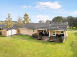 Lovely New Cottage Near Beach Forest And Town, hotell i Hals
