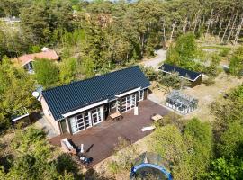 Beautiful Holiday Home On A Scenic Plot, hotel u gradu 'Neksø'
