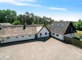 13-Room Holiday Home 500 M To The Beach