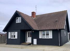 Charming Cottage In Town Near The Beach, hotel en Thyborøn
