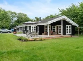 Summer Cottage With Jacuzzi And Sauna