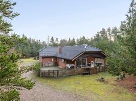 Large Cottage In Peaceful Beautiful Nature, hotel i Mølby