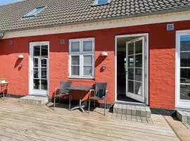 Holiday Apartment For 4 With Shared Pool