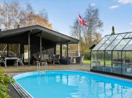 Holiday Paradise With Pool Near Havnsø Beach, viešbutis mieste Føllenslev