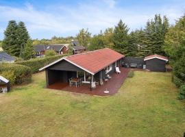 Newly Renovated Holiday Home With Outdoor Spa, hotel u gradu 'Bøtø By'
