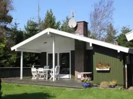 Cozy Summer House Near Saltum
