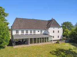 Large Holiday Home Near Tønder, hotel i Tønder