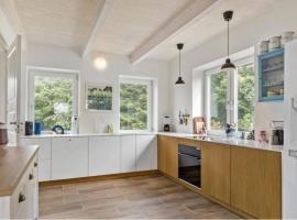 Spacious Holiday Home In Bornholms Nature, Hotel in Østermarie