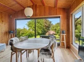 Romantic Retreat Close To The Beach