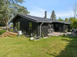 Cottage With Fjord View In Lovely Vellerup