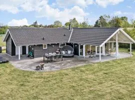 Luxurious Family-Friendly Holiday Home With Spa