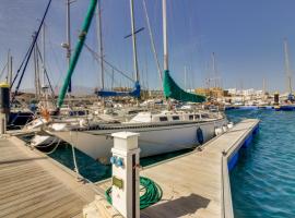 Velero golf del sur, bateau à San Miguel de Abona