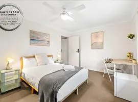 Bright & Comfy Double Room - Cozy and Well-Connected - Shared Bathroom and Amenities