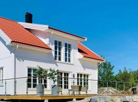 Sunny Cabin In Øysang Near Risør, hotel din Søndeled