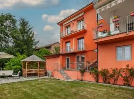 Casa Rafanelli - Monforte d'Alba, Vineyard Views, Panoramic Garden, EV Sation & Bike Storage