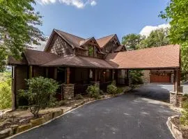 Haven at Headwaters Long-range Mountain Views Pet Friendly with Game room