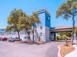Days Inn & Suites by Wyndham San Antonio North/Stone Oak, hotelli kohteessa San Antonio