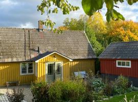 Historic Cottage In The Heart Of Österlen, hotel a Skåne-Tranås
