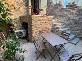 Authentic village house, Hotel in Goult