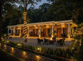 The forest trail by lake & woods, hotel a Bhīm Tāl