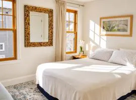 Elegant Cambridge Room, Short Walk to Harvard