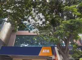 Townhouse 600 - Secunderabad near Yashoda Hospital and Railway Station, Hotel in Nanjangūd
