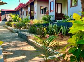 Secret Garden Surf Resort, walk to waves, hotel em Pulau Gilkaliantan