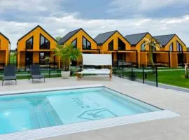 Holiday home with access to a pool, sauna, jacuzzi