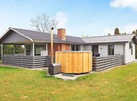 8 person holiday home in Otterup-By Traum