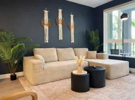 Artistic Getaway 10 Min to Disneyland With Pool&GYM