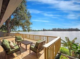 Lake house unit 1 by Dream Vacation, khách sạn ở Davie