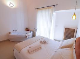 Bacchus Luxury Home Otranto Historic Center, Jacuzzi & Parking, hotel a Otranto